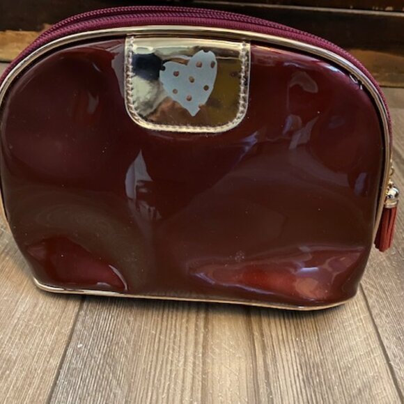 DK RED Shiny GOLD TRIM Clutch Purse TASSEL & FLOWER Pull HEART Accent ~ Cosmetic - Picture 2 of 7